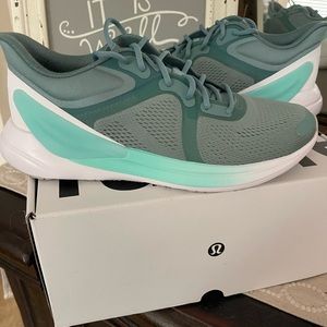 Iululemon Womens Blissfeel run shoes